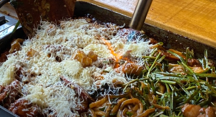 줄서는식당2-닭갈비-한방닭갈비-송리단길맛집