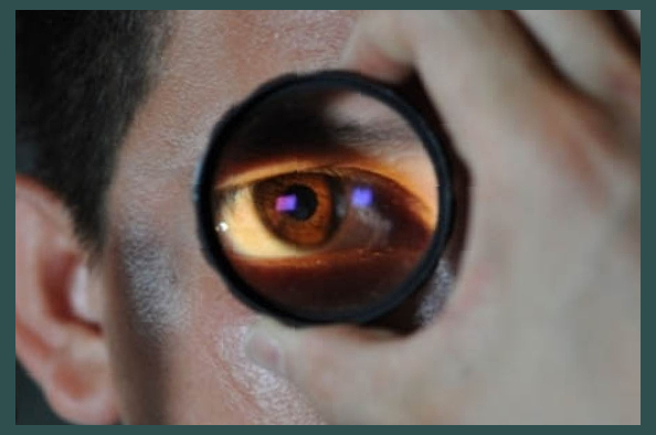 왼쪽 눈꺼풀 떨림