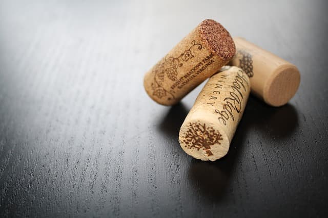 코르크 대체재: 합성 코르크의 역사와 논쟁