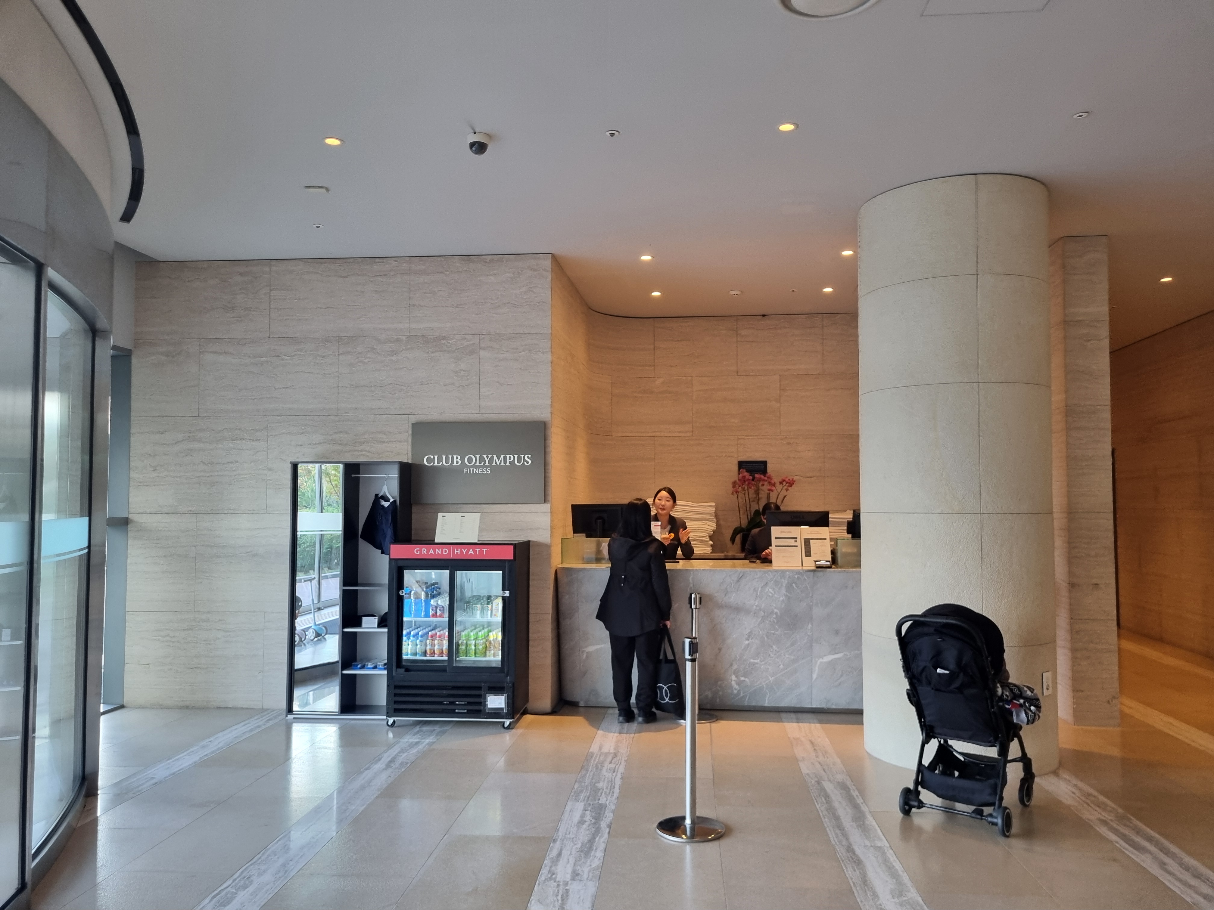 그랜드 하얏트 인천 수영장 체크인 카운터