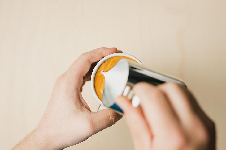 라떼아트 따르는 방법 - 하트