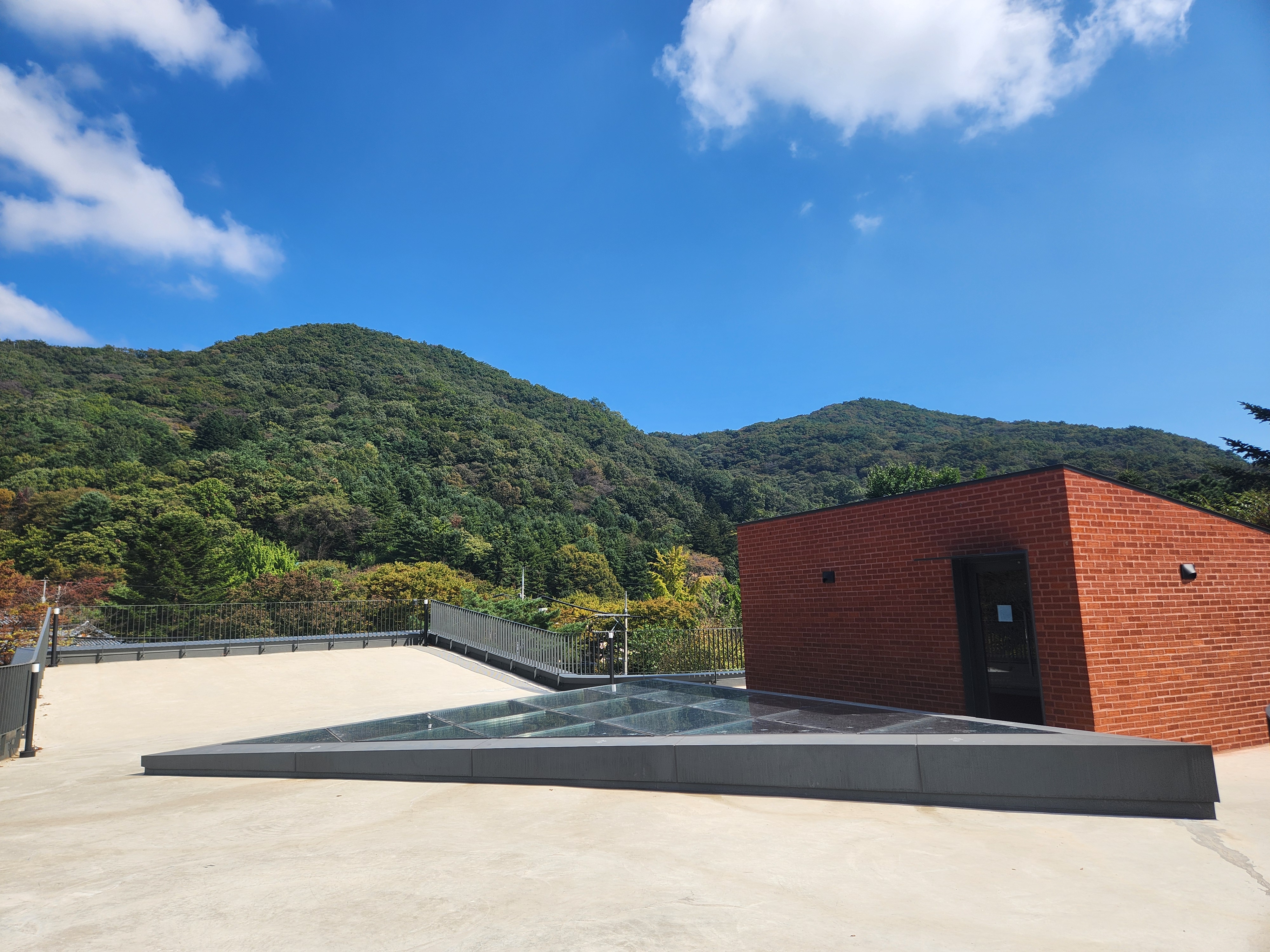 까페 루프탑-파란하늘