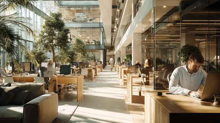 하이브리드 워크 환경에서 협업 중인 직장인들