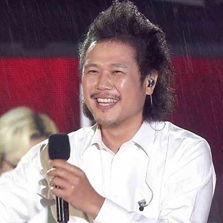 가수-육중완