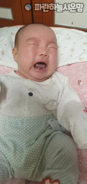 아기가 우는 모습