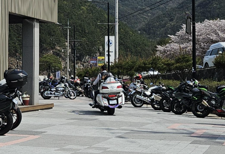 남의 물건 막 만지고 그렇게 살지마세요