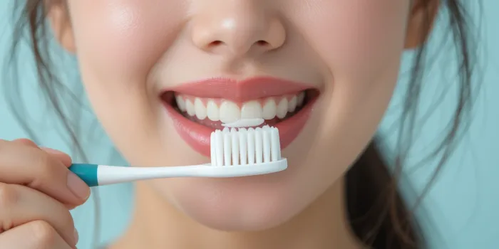 칫솔 위에 아조나 치약 짜는 모습