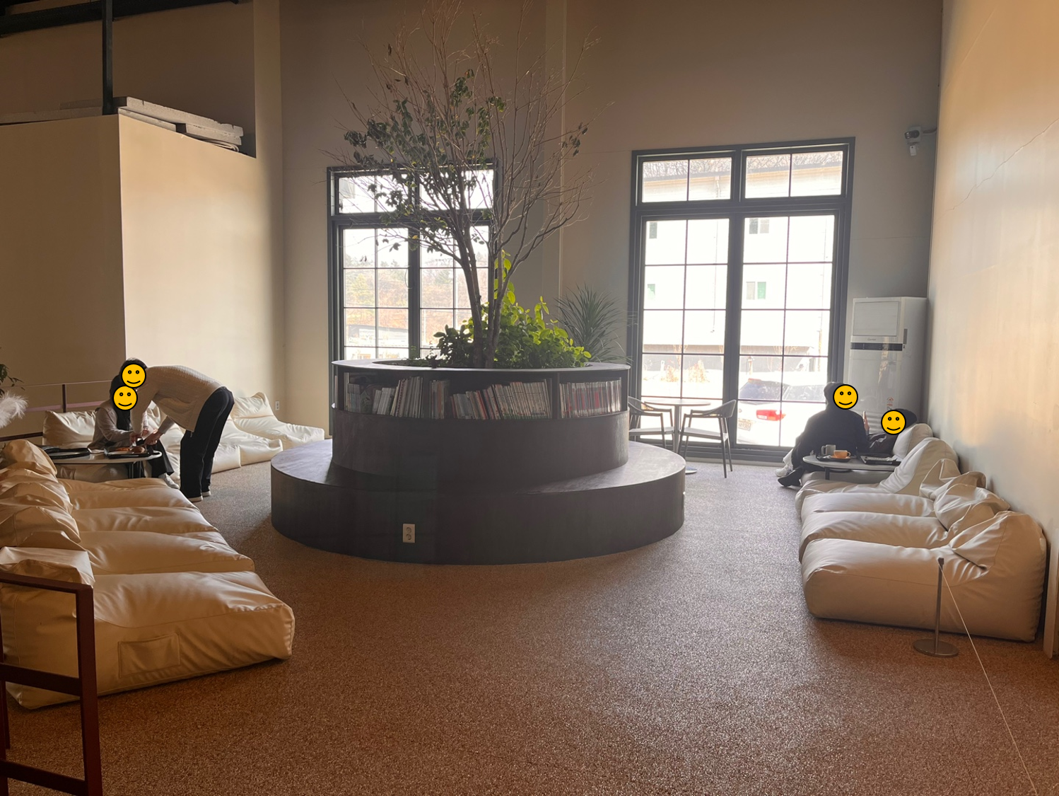 용인 대형 야외정원 베이커리 카페 '언톨드'