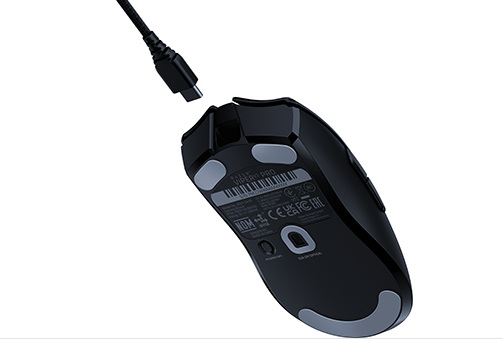 무선, 와이어드 양 대응이므로, USB 케이블은 착탈 가능하다