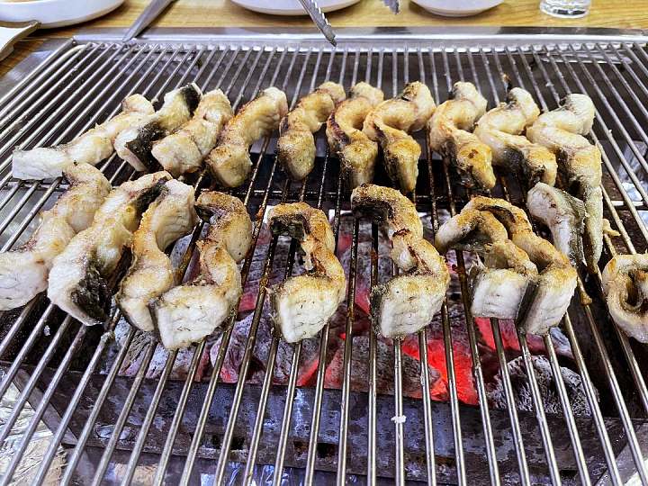 충남 천안 맛집 추천 생방송투데이 기력 한 뚝배기 하실래요 민물 장어탕 숯불 장어 구이 오늘방송 맛있고 싸다고