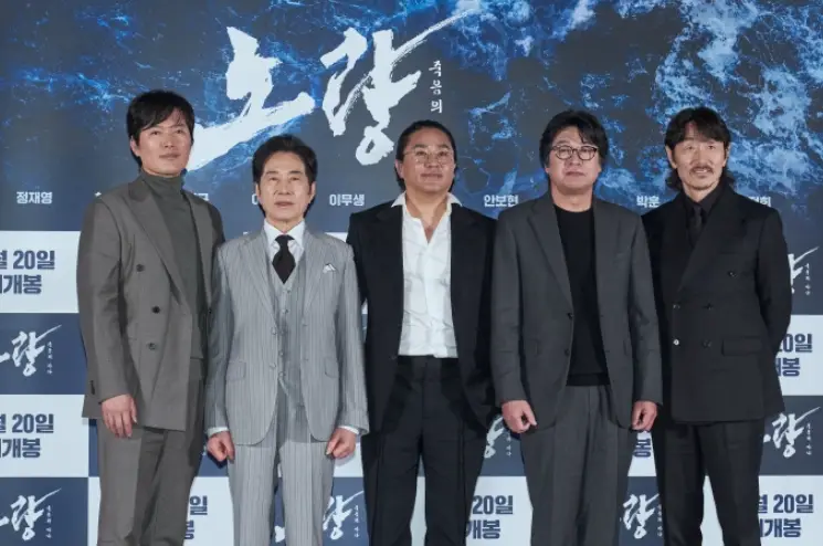 영화 노량 출연자 사진
좌측 정재영&#44; 백윤식&#44; 감독 김한민&#44; 김윤석&#44; 허준호