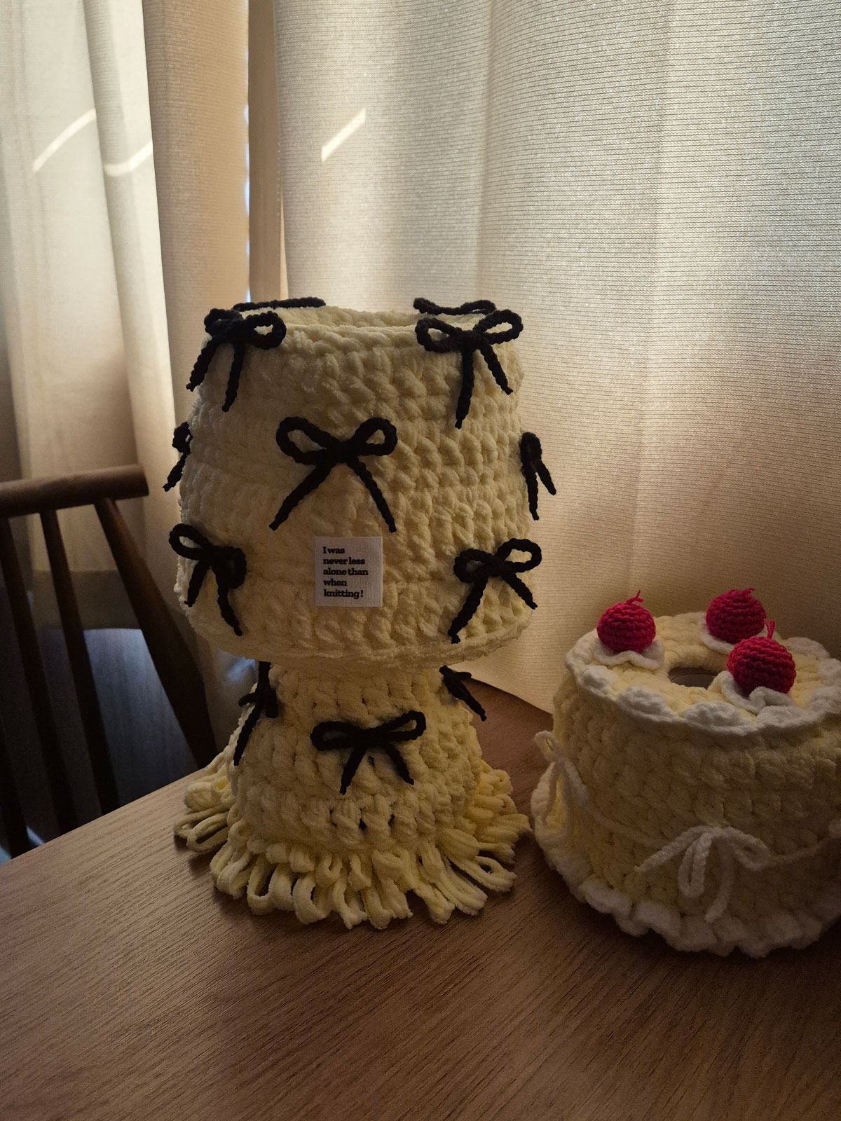 완성된 조명의 사진 자연광일때 색감