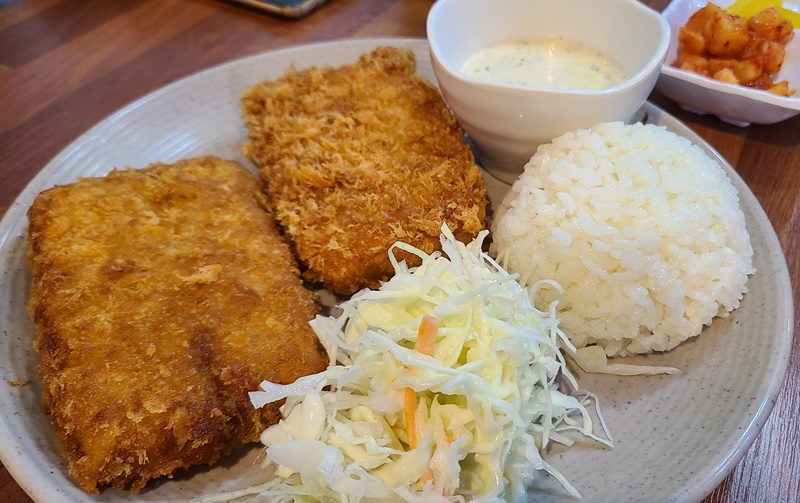 생선까스-샐러드-공깃밥