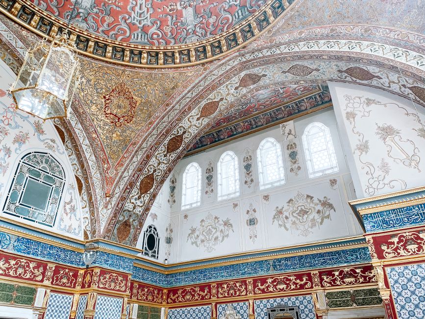 Explore the intricate designs and decorations of Topkapi Palace's exquisite interior in Istanbul, Turkey.