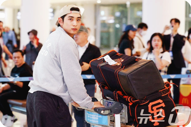 지난 9월 30일 인천국제공항을 통해 귀국하는 이정후의 모습. [사진=뉴스1]