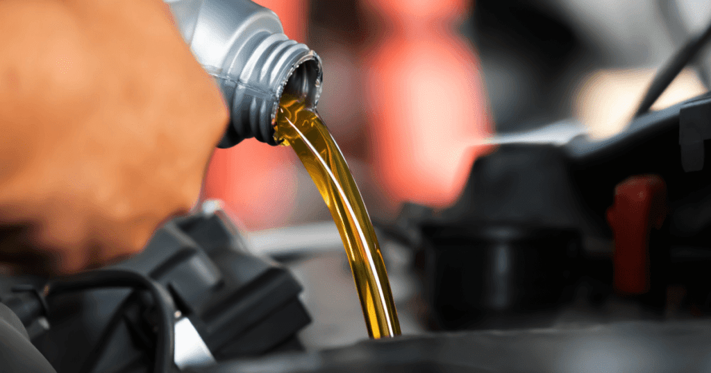 굴삭기 엔진오일, 유압오일 교체 주기와 비용은?