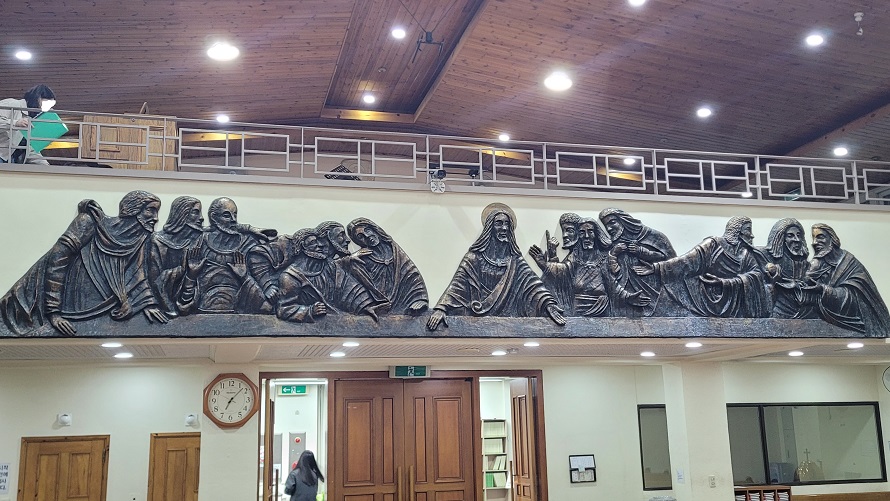 석관동성당 최후의 만찬 부조 작품