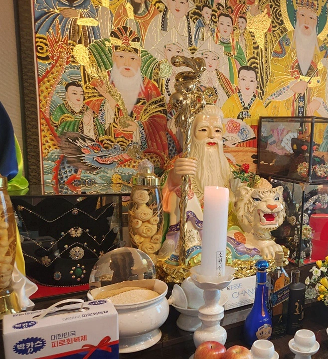 흰색 옷 입은 도사님 불상