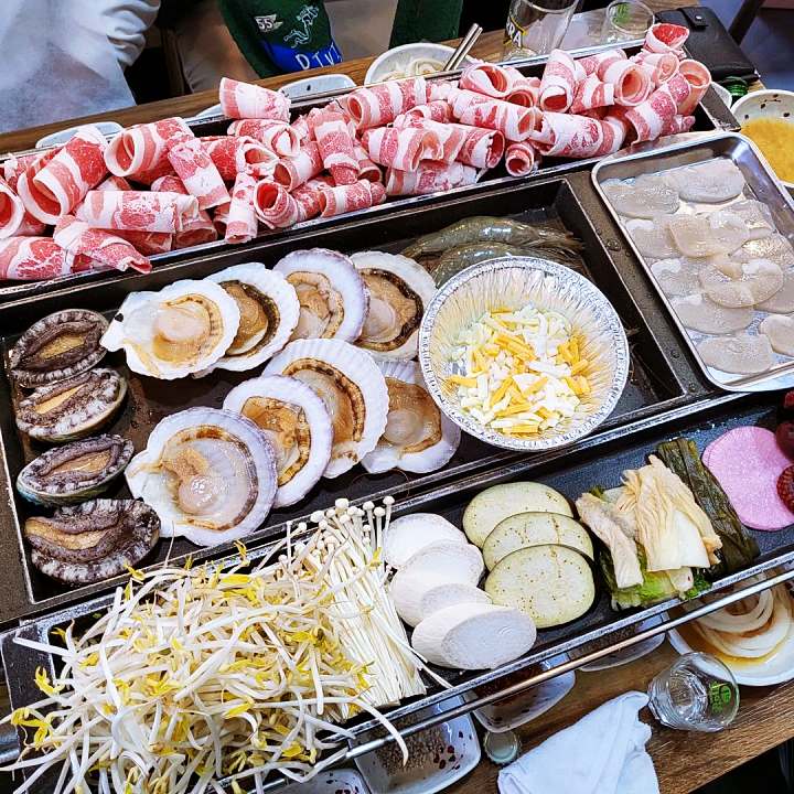 군포 산본 고깃집 철판 해물 삼합 황제 해물 전골 수중 숙성 한우 조개찜 맛있으면 0칼로리 맛집 추천
