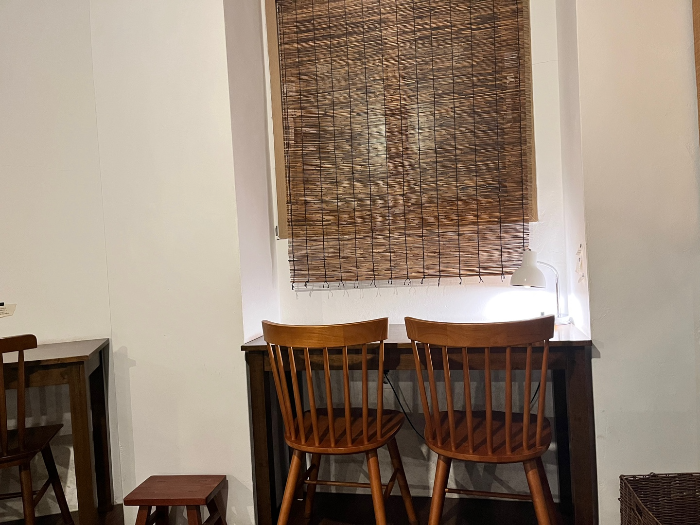 수묵화가 걸려있을 것 같은 카페 2