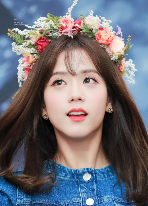 일상 속에서도 빛나는 지수 패션 감각