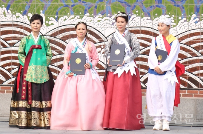 &ldquo;한강 아이유의 반전 근황?&rdquo; 팟캐스트 들으러 가기