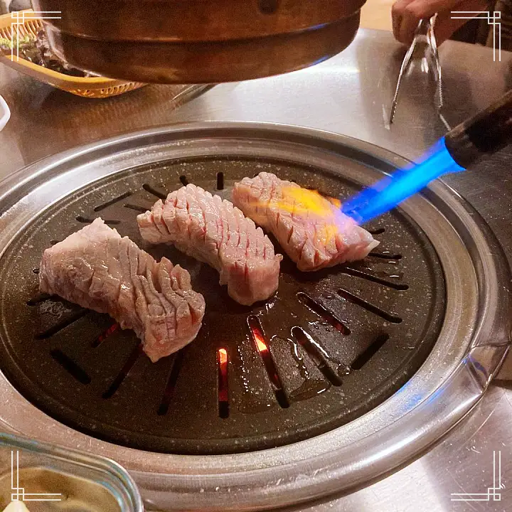 진심 가득 건강 담은 맛 광주 쌍촌동 맛집 추천 생방송투데이 꿀꽈배기 삼겹살 간장 오돌뼈 이베리코 목살 황제살 토치 불로 육즙을 가두다 오늘방송 고수뎐