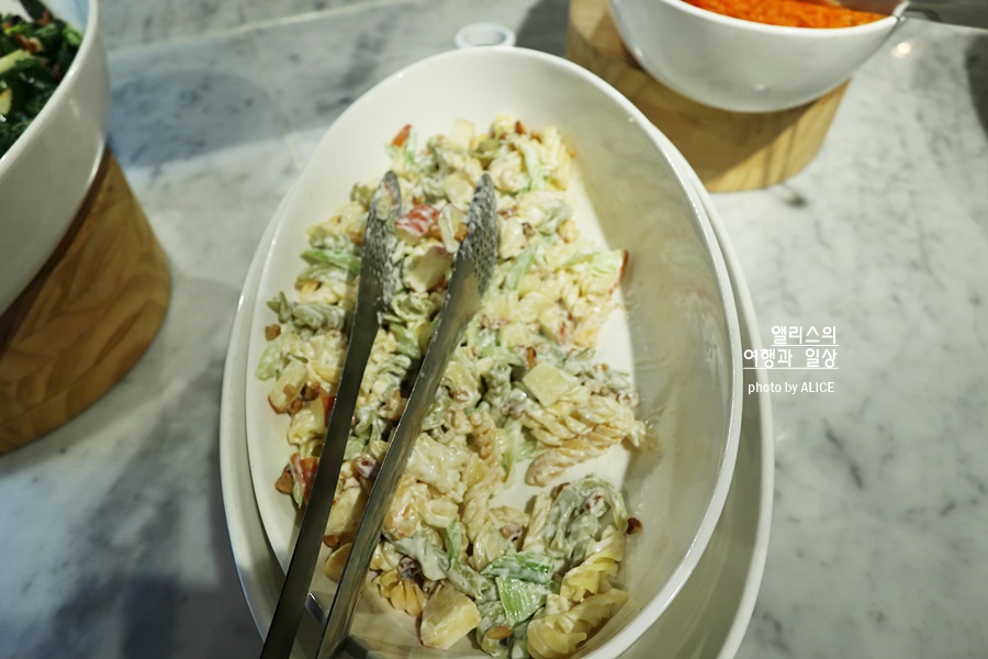 2023 빕스 딸기 퍼레이드 런치 솔직 후기 + 90% 할인쿠폰 샐러드바 가격