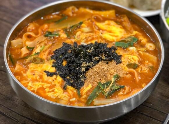 감자바우장칼국수