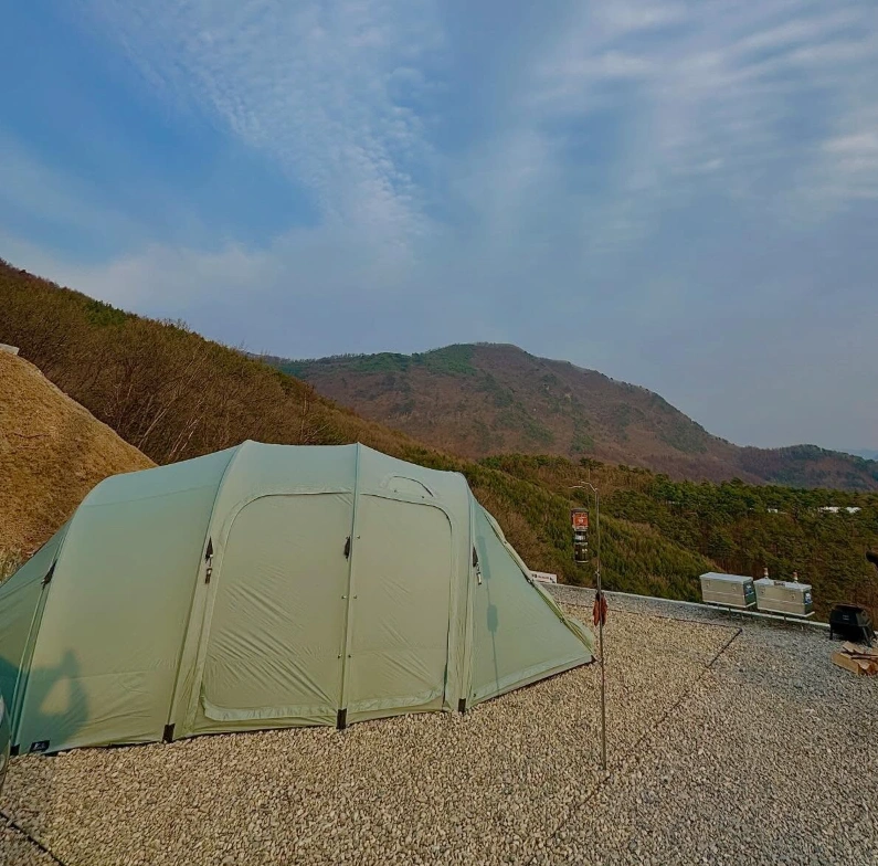 쉼오지캠핑장 설치한 텐트 모습 사진
