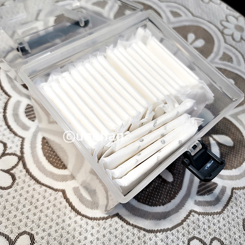 다이소 스톡박스 안에 위생용품들이 들어가있다.