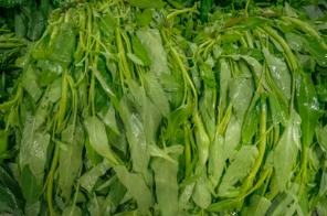 바지락 쑥국 맛있게 끓이는 법: 비린내 잡는 청주 한 스푼과 쑥 향 살리는 손질 팁