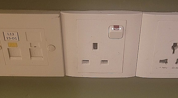 말레이시아-전기코드-콘센트-모양