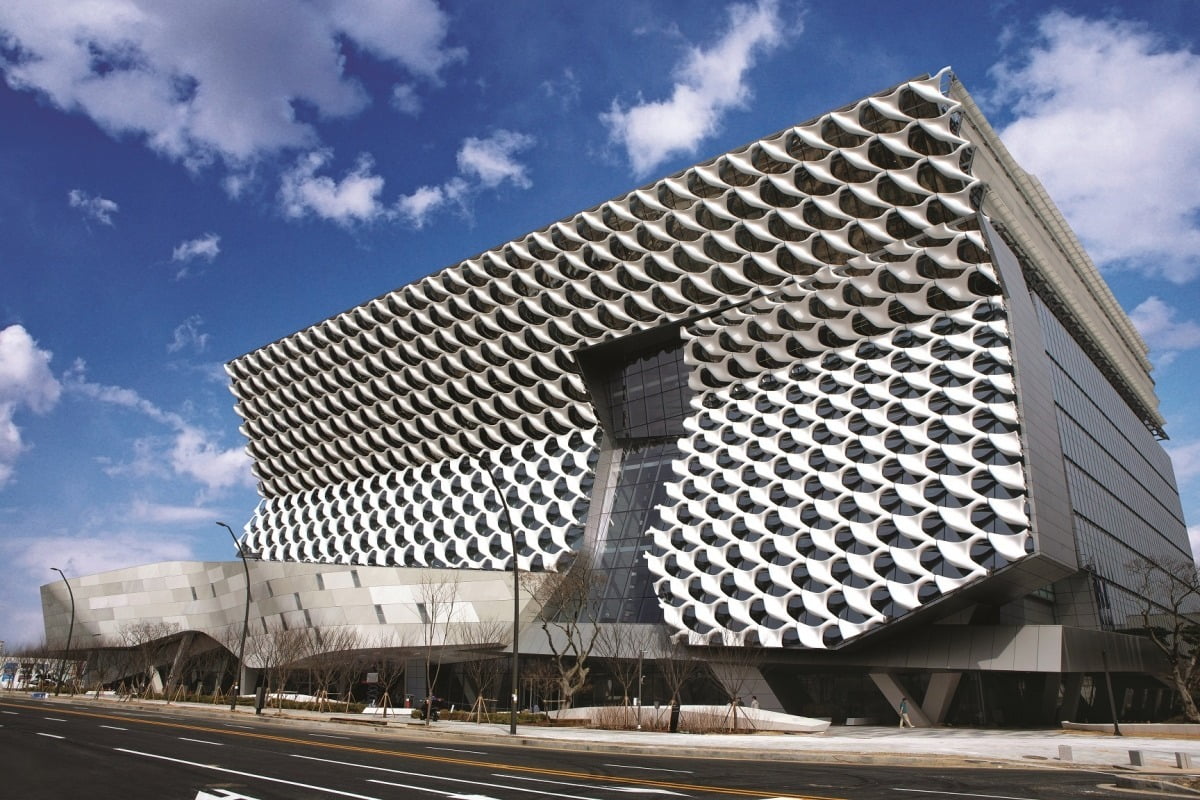 코오롱 원앤온리타워.