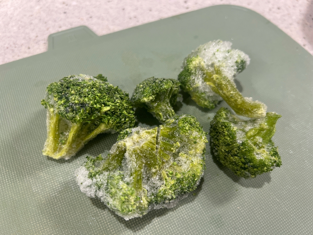냉동브로콜리 4~5개 준비했어요