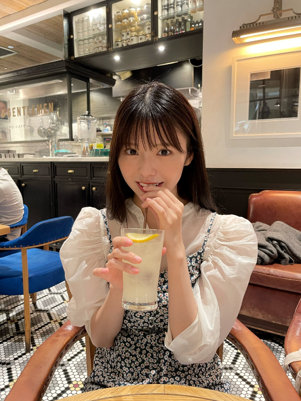 음료수 마시는 모습도 깜찍한 스즈키 유카(Yuka Suzuki)