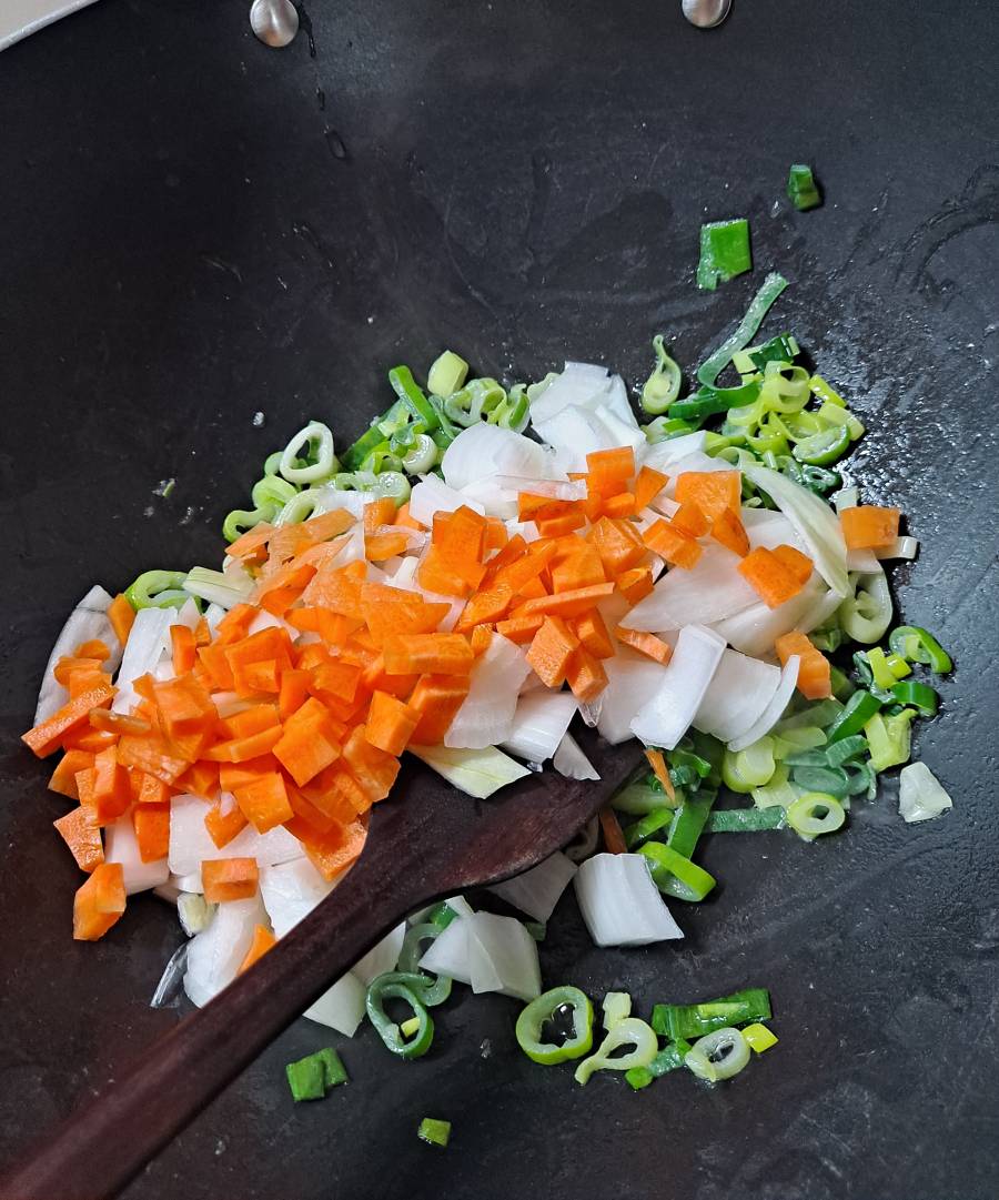 야채를 볶아주다