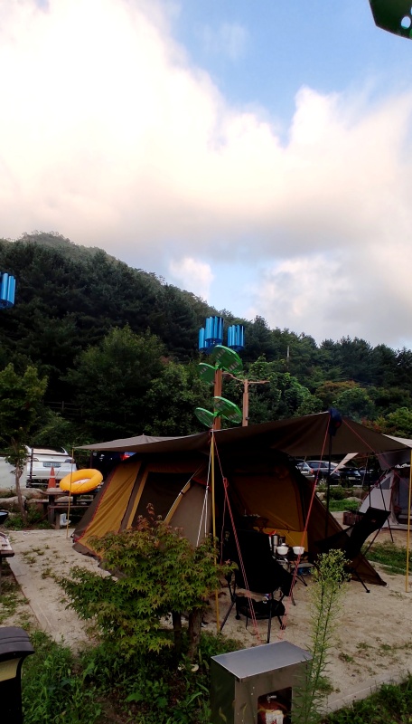 그늘이 없어 타프를 친 미루네 사이트