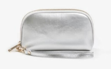 봉봉부띠끄의 은색 가죽 파우치는 인기가 좋습니다.