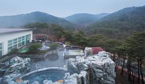국내 겨울 가족 여행지 추천 설악 워터피아 스파밸리, 울진덕구온천 전경