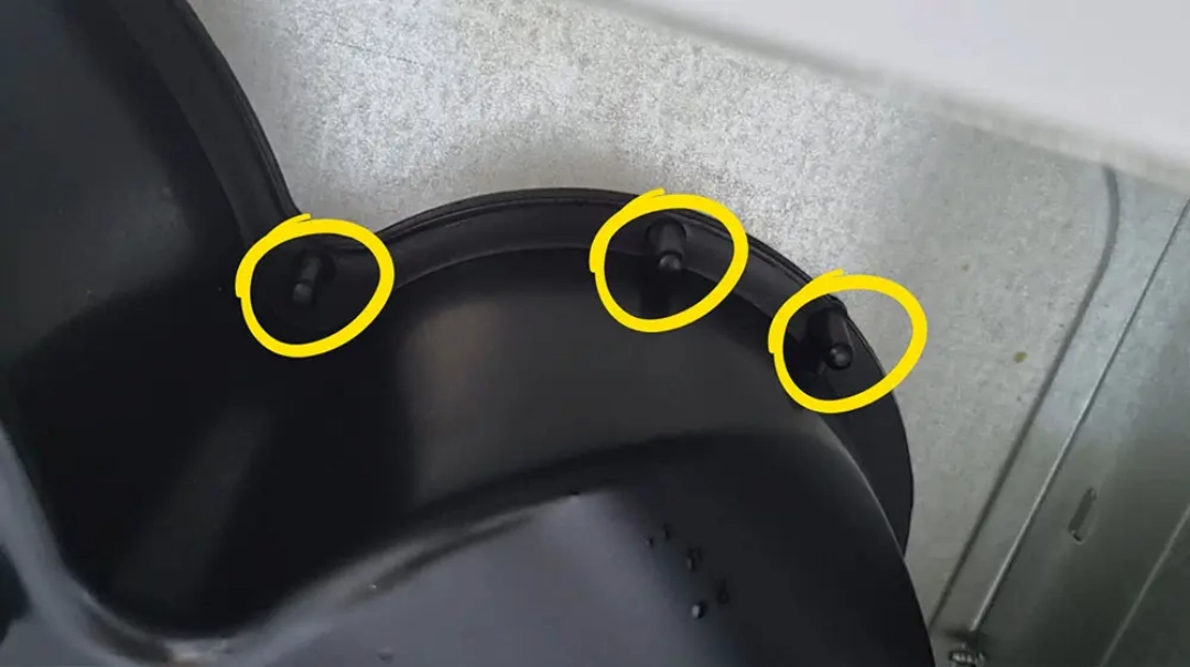 후드 임펠러 커버 고정 볼트 위치