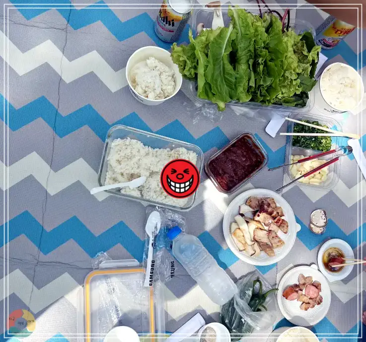 삼겹살-상추-쌈잠-햄-마늘-고추-밥