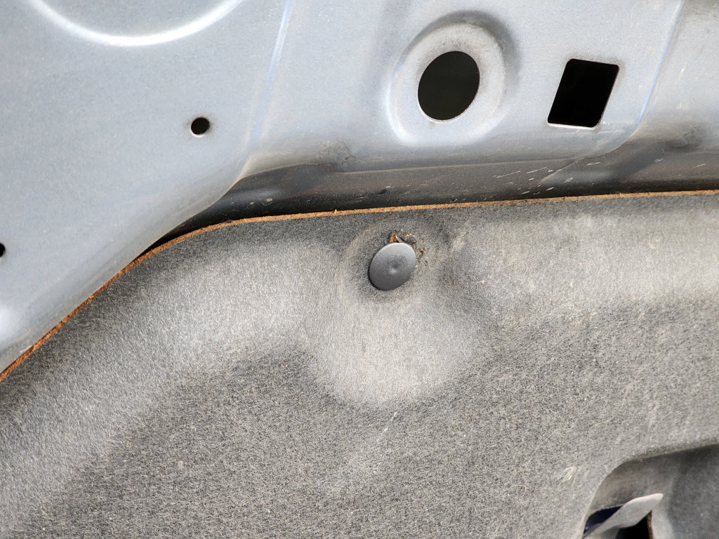 후드 고정핀 설치한 모습