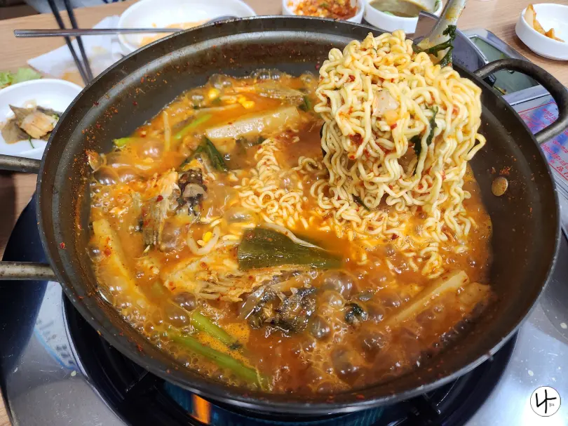 매운탕과-라면사리