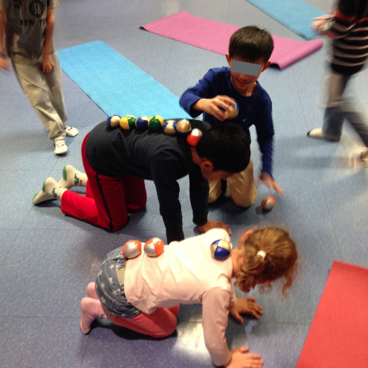 부모가 선호하는 키즈 필라테스 강사 사진 첨부