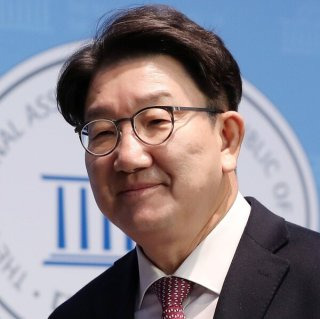 한학자 총재 비서실장 정원주 권성동 의원