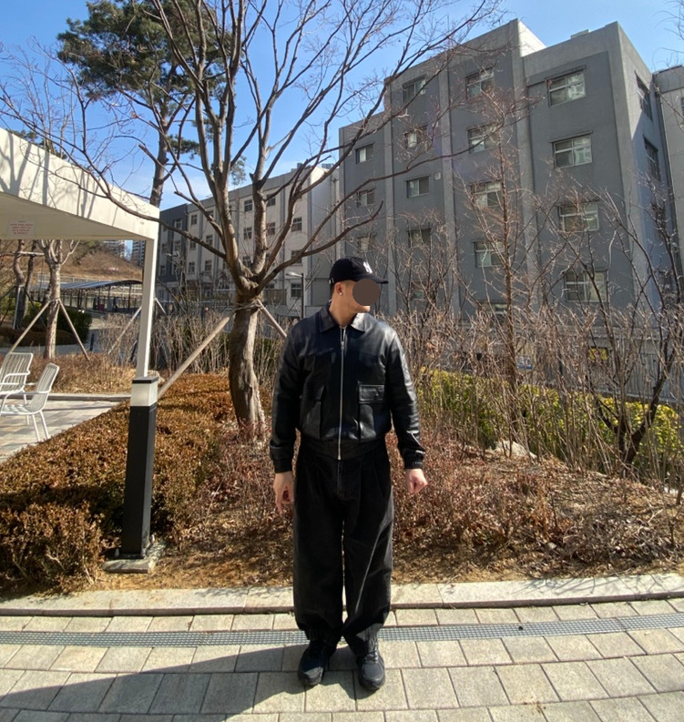 데일리룩('26.2.15.)엠엘비 뉴에라 MLB NY Q핏 언스트럭쳐 볼캡, 스페로네 스탠다드 카라 A-2 재킷, 무신사스탠다드 벌룬 팬츠, 뉴발란스 스니커즈 410V5 트레일 블랙