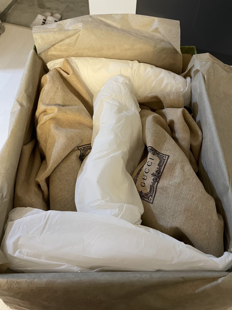 구찌 인터로킹 G 슬라이드 샌들 내부