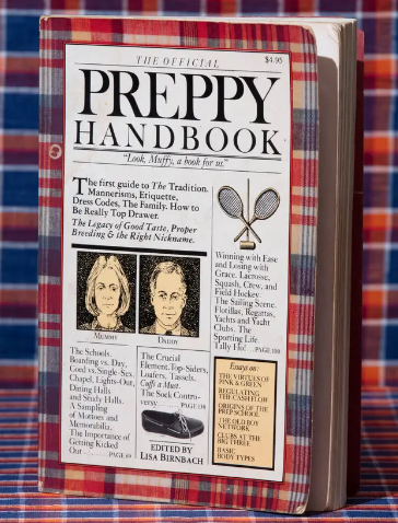 The Official Preppy Handbook처럼 색과 아이템을 연결해 전체 착장을 정돈한 코디입니다.