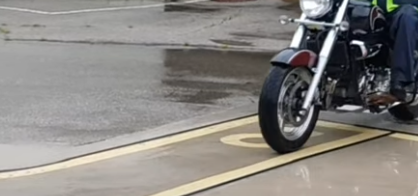 바깥라인에 붙어라